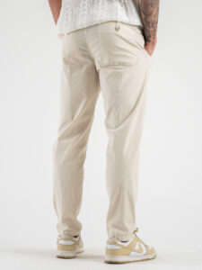 BERNA Pantalone cropped morbido con pinces in cotone leggero 243404 Panna (8)
