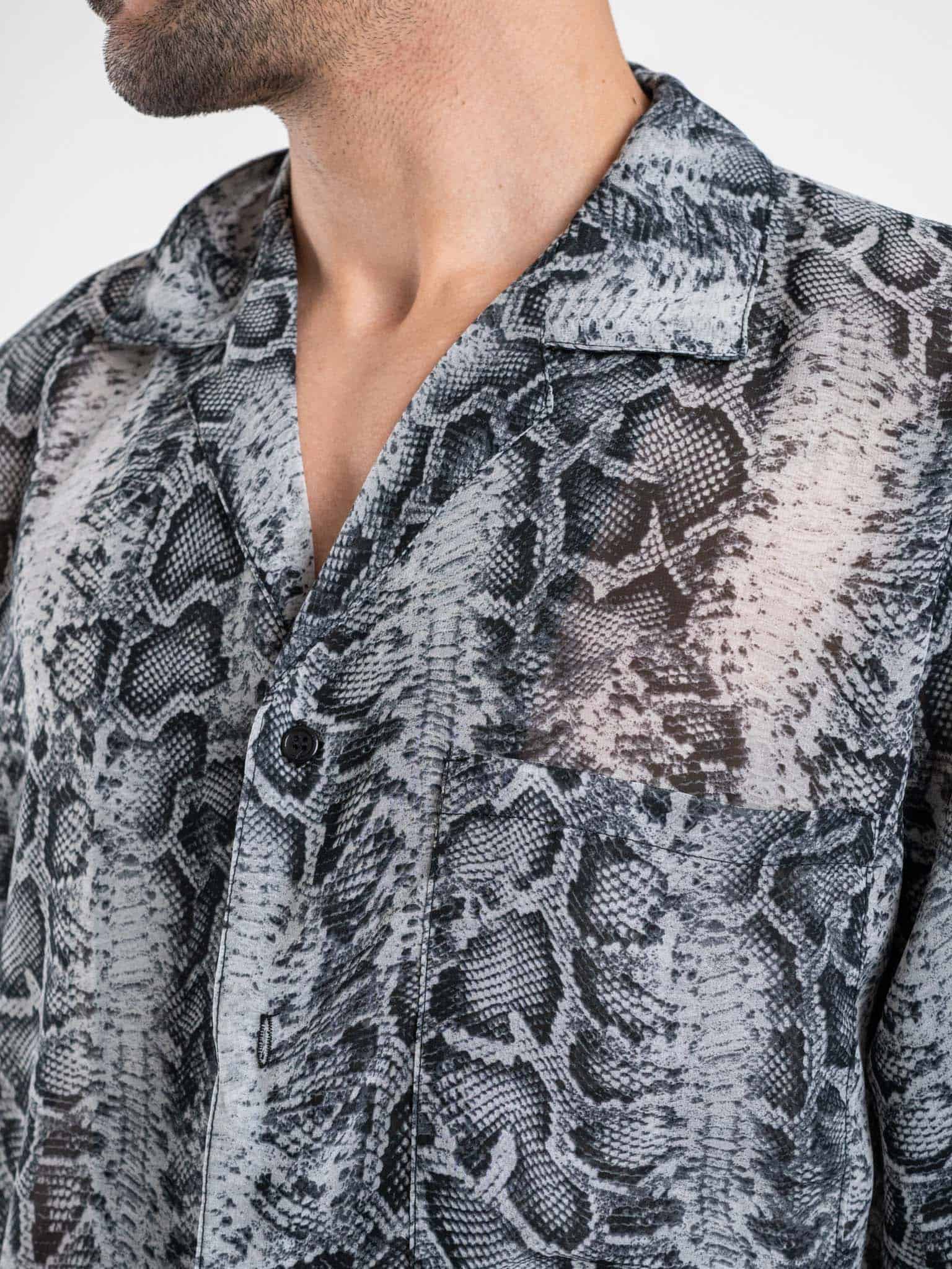 Camicia leggerissima a MM in fantasia pitonata con collo bowling CAM7740 Grigia Prezzo 0 00 Estasi Fashion
