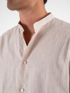 AKIRO’ Camicia tinta unita in lino con collo a coreana DM0130 Beige (4)