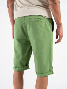 BERNA Bermuda in jeans con pences e rotture chiuse 220174 Verde (2)