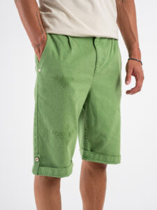 BERNA Bermuda in jeans con pences e rotture chiuse 220174 Verde (3)