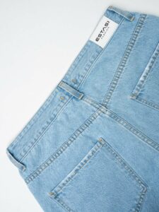 ESTASI Jeans azzurro senza rotture e corto alla caviglia IBRA (2)