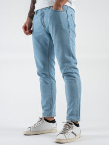 ESTASI Jeans azzurro senza rotture e corto alla caviglia IBRA (4)