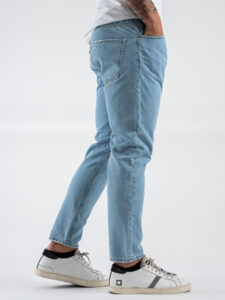 ESTASI Jeans azzurro senza rotture e corto alla caviglia IBRA (6)