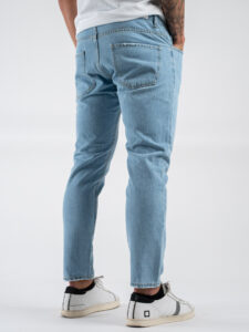 ESTASI Jeans azzurro senza rotture e corto alla caviglia IBRA (7)