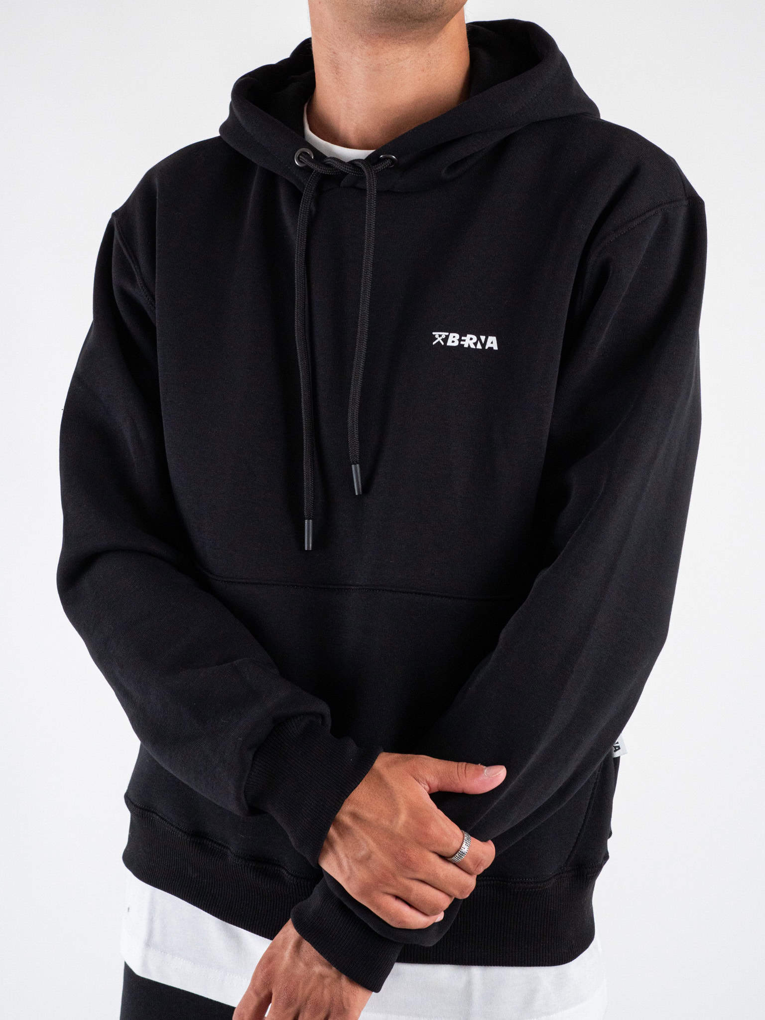 BERNA Felpa con cappuccio felpata boxy fit 246082 Nera Prezzo 72 00 Estasi Fashion