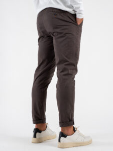 BERNA Pantalone chinos in cotone 246225 Castagna (4)
