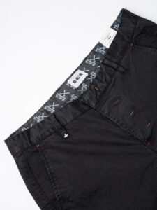 BERNA Pantalone chinos in cotone 246225 Nero (2)