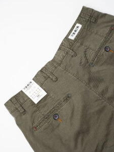 BERNA Pantalone cropped morbido con pinces 246097 Avocado (3)
