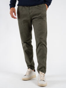 BERNA Pantalone cropped morbido con pinces 246097 Avocado (4)