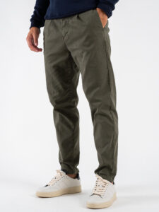 BERNA Pantalone cropped morbido con pinces 246097 Avocado (5)