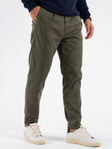 BERNA Pantalone cropped morbido con pinces 246097 Avocado (6)