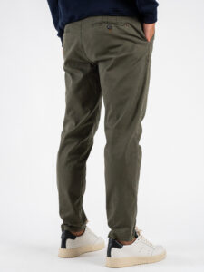BERNA Pantalone cropped morbido con pinces 246097 Avocado (7)
