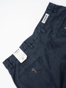 BERNA Pantalone cropped morbido con pinces 246097 Blu (1)