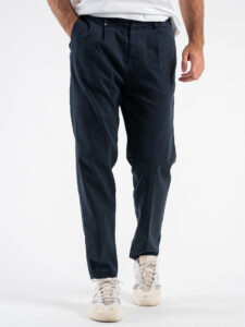 BERNA Pantalone cropped morbido con pinces 246097 Blu (3)