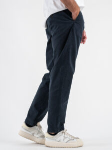 BERNA Pantalone cropped morbido con pinces 246097 Blu (6)
