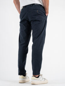 BERNA Pantalone cropped morbido con pinces 246097 Blu (7)