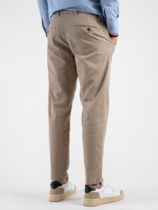 BERNA Pantalone cropped morbido con pinces 246097 Coloniale (3)