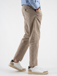 BERNA Pantalone cropped morbido con pinces 246097 Coloniale (4)