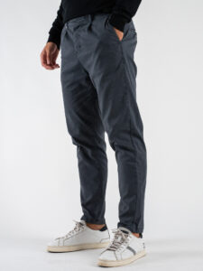 BERNA Pantalone cropped morbido con pinces 246097 Grafite (4)