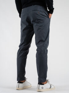 BERNA Pantalone cropped morbido con pinces 246097 Grafite (7)