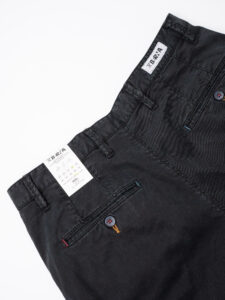 BERNA Pantalone cropped morbido con pinces 246097 Nero (3)