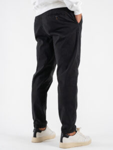 BERNA Pantalone cropped morbido con pinces 246097 Nero (8)