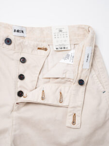 BERNA Pantalone cropped morbido con pinces 246097 Panna (1)