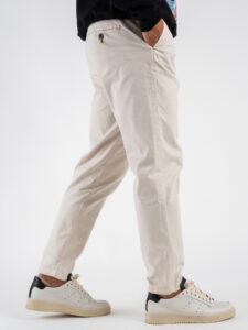 BERNA Pantalone cropped morbido con pinces 246097 Panna (7)