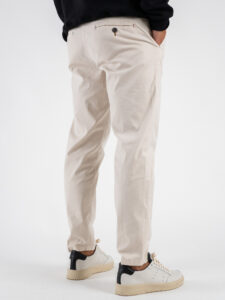 BERNA Pantalone cropped morbido con pinces 246097 Panna (8)