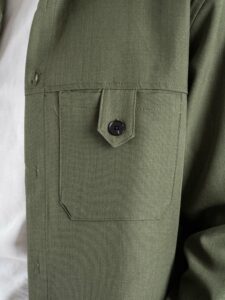 Coordinato Camicia con tasca frontale + Pantalone baggy fit con coulisse 7760 Verde (5)