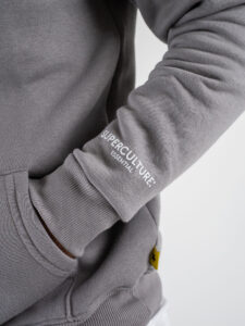 SUPERCULTURE Felpa con cappuccio felpata t.unita con logo sul polso JOY-Z Ferro5
