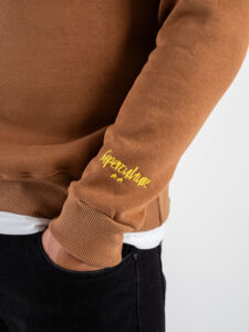 SUPERCULTURE Felpa girocollo felpata con ricamo catenella A951 ST.MORITZ Cammello3