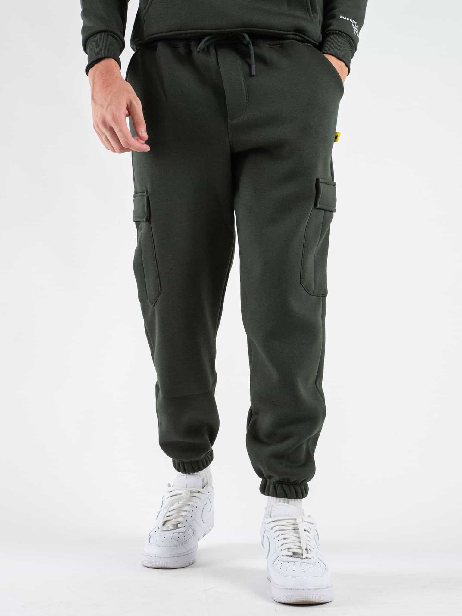 SUPERCULTURE Pantalone tuta con polsini e tasconi laterali POSER Z Verde Militare Prezzo 41 93 Estasi Fashion