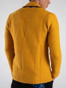 V2 Giacca in maglia misto lana lavorata monopetto con pochette LINKS Senape (6)