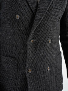 V2 Giacca in maglia misto lana lavorata occhio di pernice doppiopetto con pochette GUOPED Antracite (4)