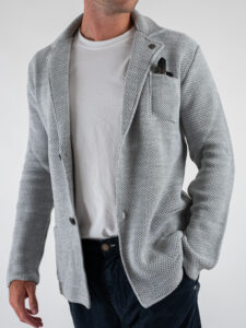 V2 Giacca in maglia misto lana lavorata occhio di pernice monopetto con pochette GUOPE Grigio Perla (3)