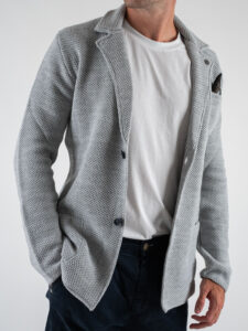 V2 Giacca in maglia misto lana lavorata occhio di pernice monopetto con pochette GUOPE Grigio Perla (5)