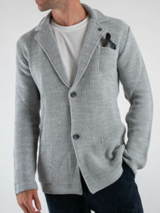 V2 Giacca in maglia misto lana lavorata occhio di pernice monopetto con pochette GUOPE Grigio Perla (6)