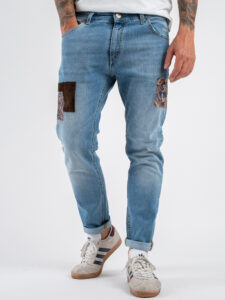 V2 Jeans azzurro slim con piccole rotture e patch laterali TOKYO Azzurro (2)