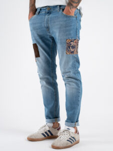V2 Jeans azzurro slim con piccole rotture e patch laterali TOKYO Azzurro (3)