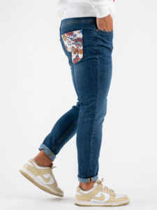 V2 Jeans blu slim con patch fiorata sulla tasca posteriore NEW YORK Blu Denim4