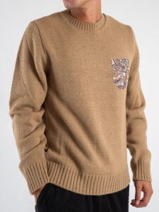 V2 Maglione girocollo misto lana con taschino bianco stampa Floreale MAO C (3)