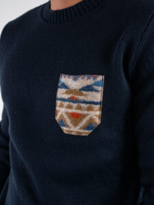 V2 Maglione girocollo misto lana con taschino stampa atzeco MAO Blu (1)