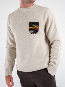 V2 Maglione girocollo misto lana con taschino stampa atzeco MAO Burro (5)