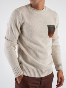 V2 Maglione girocollo misto lana con taschino stampa degradè MAO Burro (5)