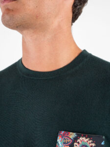 V2 Maglione in viscosa con taschino fantasia floreale MAVI Verde (3)