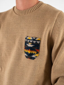 V2 Maglione misto lana con taschino fantasia azteco MAO Cammello (2)