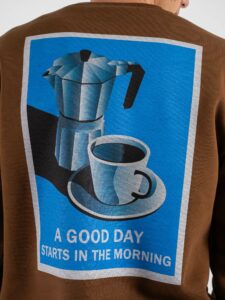 BERNA Felpa girocollo con stampa schiena e scritta frontale A GOOD DAY Cioccolato (5)