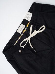 BL11 Pantalone in misto lana da abito morbido con bottone e coulisse BL23690001 Nero (8)